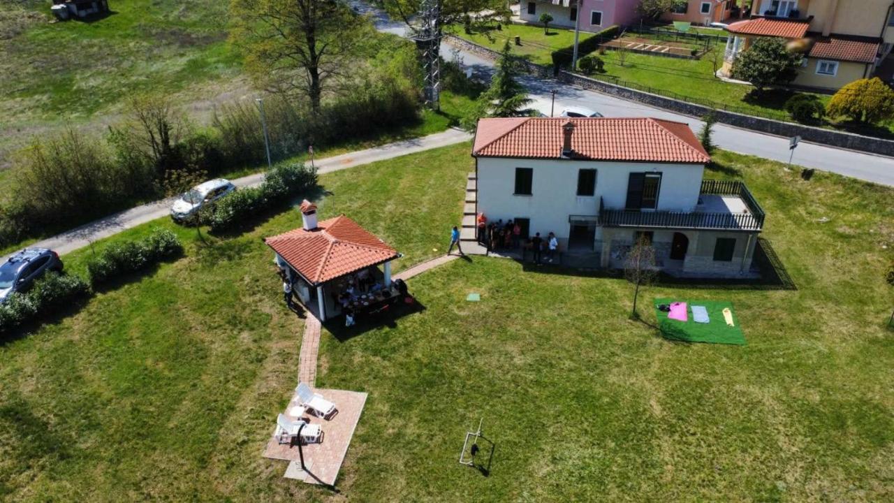 Villa Zwei Zedern Pićan Buitenkant foto